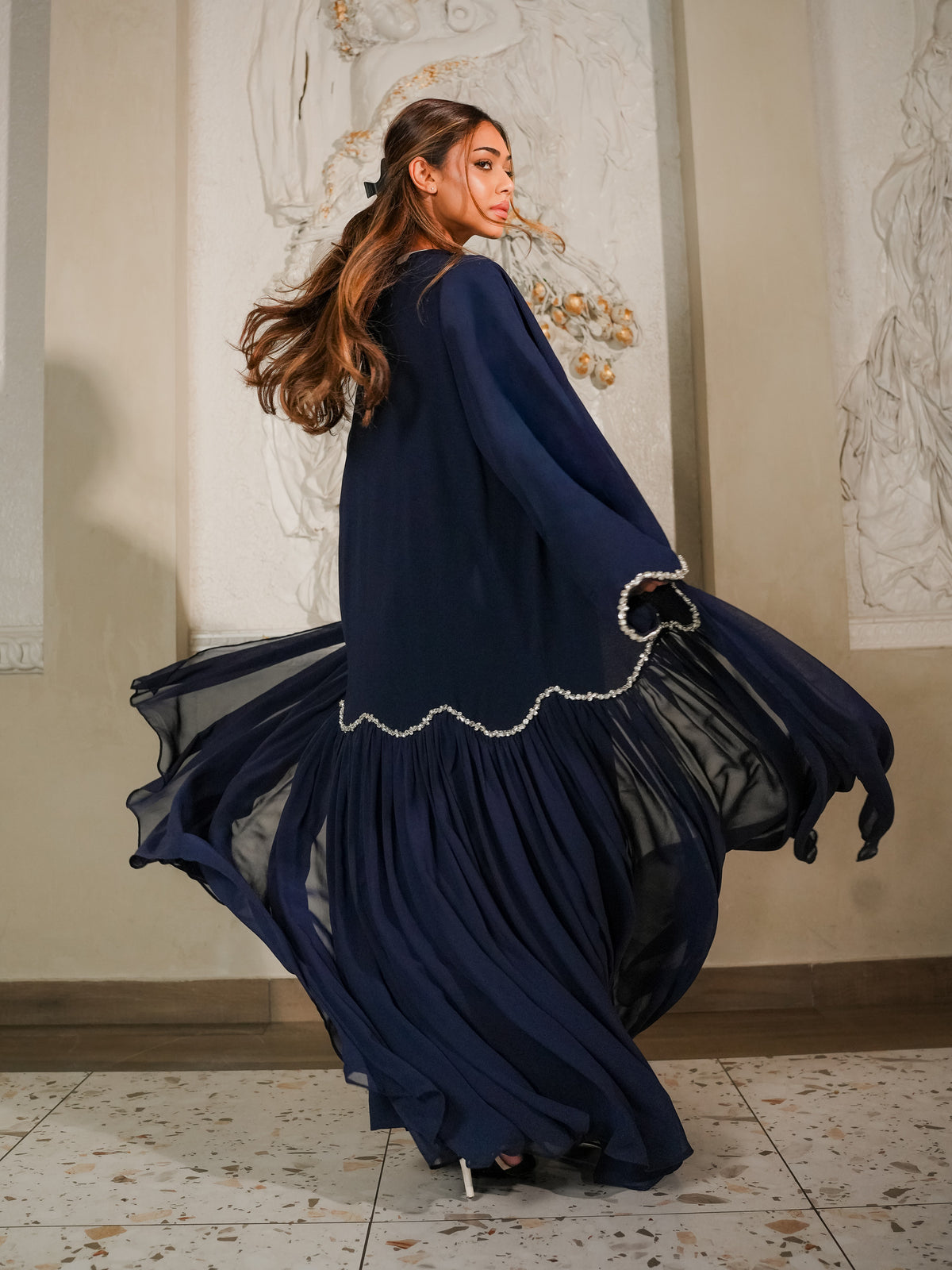 Elanur Abaya in Nocturne Navy